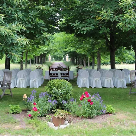 לינה וארוחת בוקר Jagdschloss Quitzin