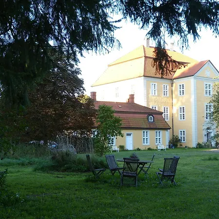 לינה וארוחת בוקר Jagdschloss Quitzin 3*