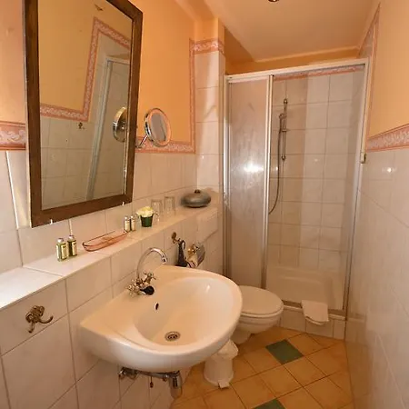 לינה וארוחת בוקר Jagdschloss Quitzin